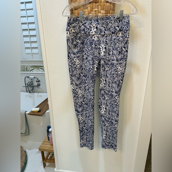 Lilly Pulitzer Blue and White Floral Leggings size 2 - Picture 2 of 7